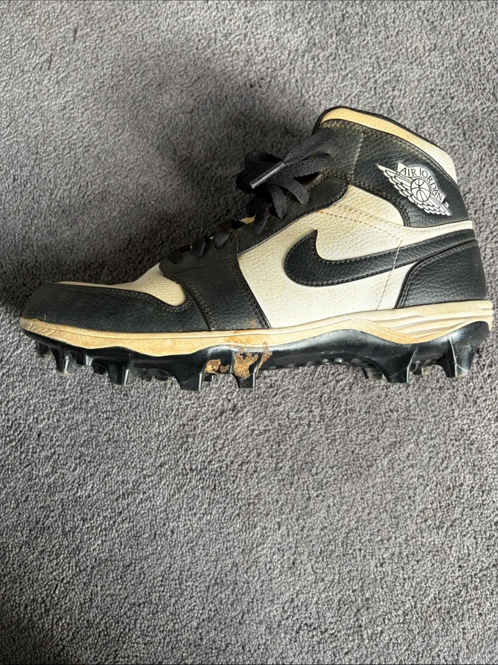 Nike Men’s Black and White High-Top Athletic Cleats